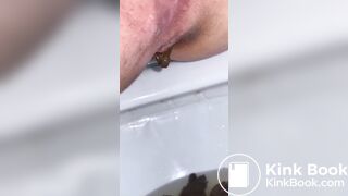 Front view pooping - video 2