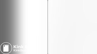 Fille sexy fait caca sur ses beaux pieds