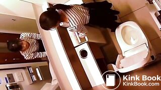 Uncensored toilet voyeur, nice close ups