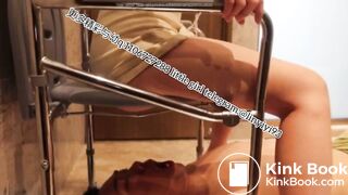 Beautiful women pooping in the toilet 52