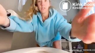 Girl shitting 02