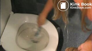 Blonde ana clogged the toilet
