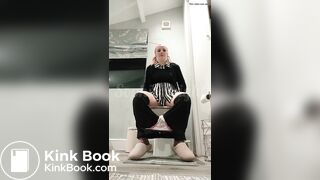Sexy girl pooping on toilet - video 16