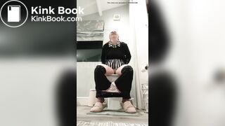 Sexy girl pooping on toilet - video 16