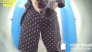 Girl poop - video 160