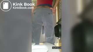 BEAUTIFUL BABE RELAXING SHIT IN PUBLIC BATHROOM