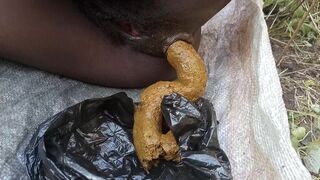 African girl take a huge dump