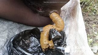 African girl take a huge dump