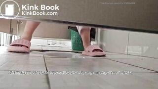 Beautiful women pooping in the toilet 28