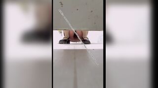 Beautiful women pooping in the toilet 44