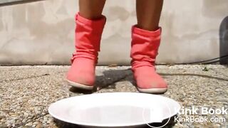 Girl diarrhea on plate - video 3