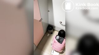 Asian cutie pooping