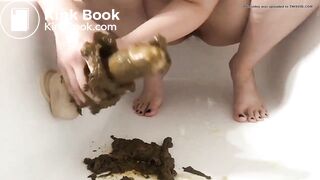 Girl shit into the dildo