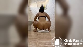 hot girl poops on the flooR