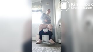 Hot girl pooping on toilet - video 5
