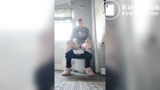 Hot girl pooping on toilet - video 5