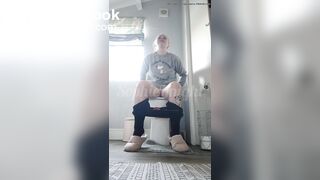 Hot girl pooping on toilet - video 5