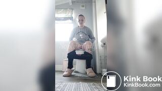 Hot girl pooping on toilet - video 5