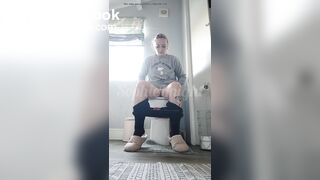 Hot girl pooping on toilet - video 5