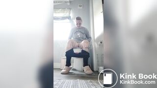 Hot girl pooping on toilet - video 5