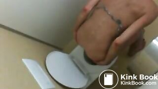 Blondie in a Bikini poops and wipes