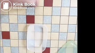 Pooping ın container