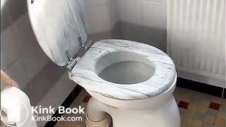 Pooping ın container