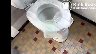 Pooping ın container