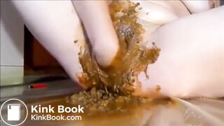 Scat Pussy Fisting - video 2