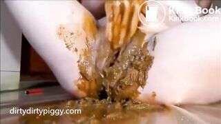 Scat Pussy Fisting - video 2