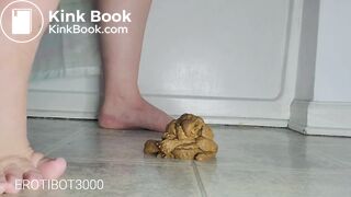 Big ass drops a cream shit and tries to dildo her ass