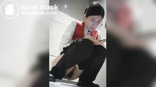 Chinese girl pooping - video 196
