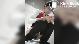 Chinese girl pooping - video 196