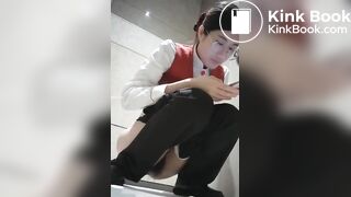 Chinese girl pooping - video 196