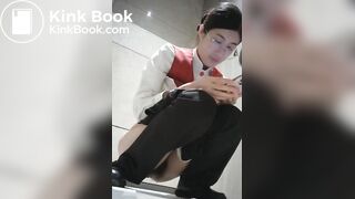 Chinese girl pooping - video 196