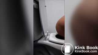 Latina with big ass pooping and farting on toilet
