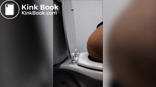 Latina with big ass pooping and farting on toilet
