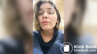 Teen show her diarrhea