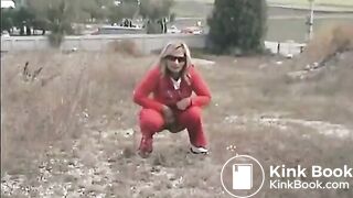 2 German ladies outdoor poo..