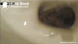 Girl pooping - video 488
