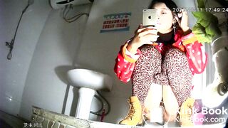Beauty poops - video 4