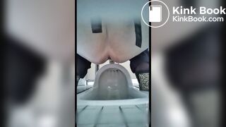 熟女トイレ大きなうんこ