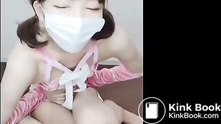 girl selfie poops