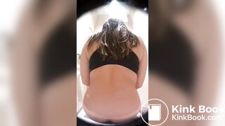 Gorgeous girl poop (Dualcam/Bowlcam)