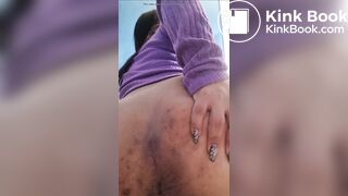 Big booty Argentinian spreads ass cheeks to poo