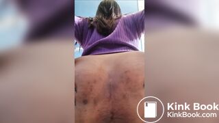 Big booty Argentinian spreads ass cheeks to poo