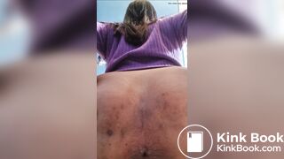 Big booty Argentinian spreads ass cheeks to poo