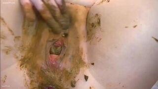 Horny milf shoves her shit in her pussy