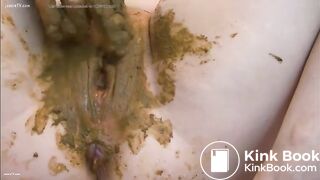 Horny milf shoves her shit in her pussy