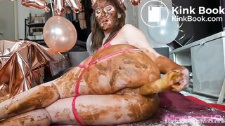 Girl pooping - video 483